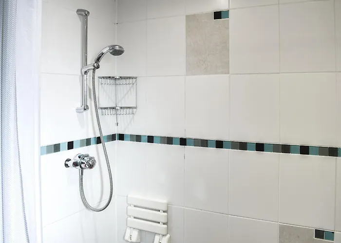 Riverbank Cottage-uk42229 *