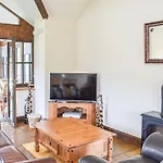 Riverbank Cottage-uk42229