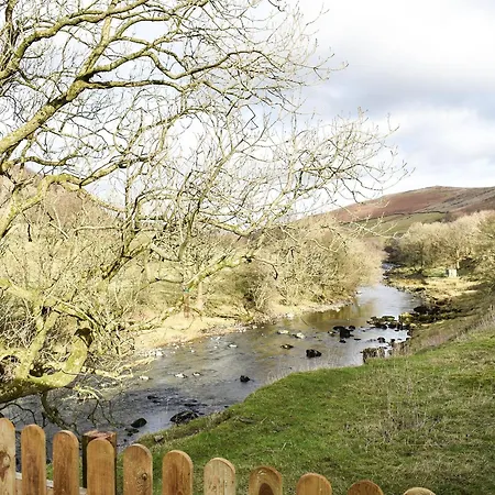 Vakantiehuis Riverbank Cottage-uk42229 *